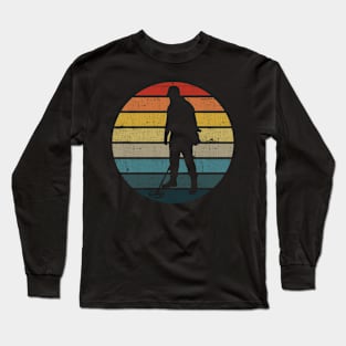 Metal detector Silhouette On A Distressed Retro Sunset graphic Long Sleeve T-Shirt